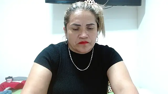 Snapshot of Milena_Foox chatting on 05-30-26, 04:30 Milena Foox online show from 05-30-26, 04:30