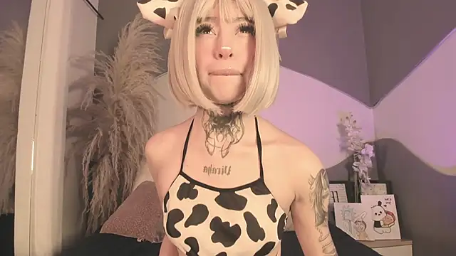 Snapshot of Zhally_Dee chatting on 07-08-26, 11:44 Zhally Dee online show from 07-08-26, 11:44