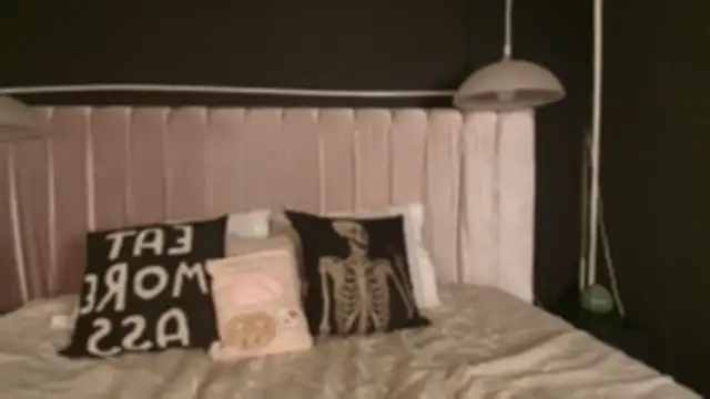 Zhally Dee online show from 10-21-25, 07:35