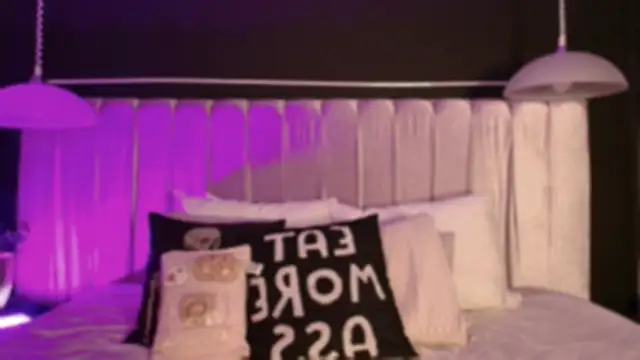 Zhally Dee online show from 09-17-25, 07:49