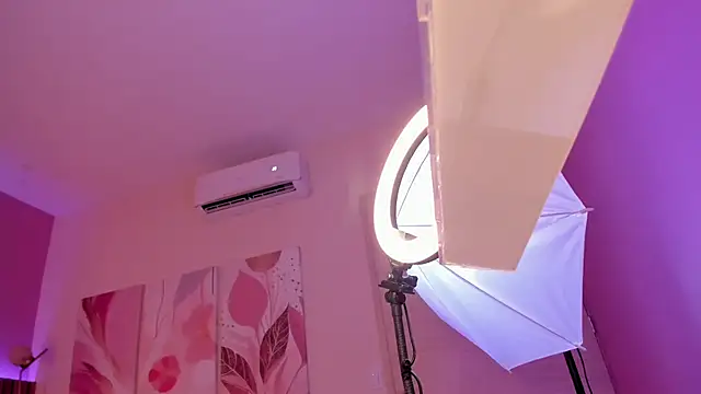 MiaWilliamss1 online show from 01-10-26, 09:32