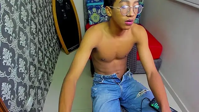 Snapshot of Danny_Twink20 chatting on 03-16-25, 05:47 Danny Twink20 online show from 03-16-25, 05:47