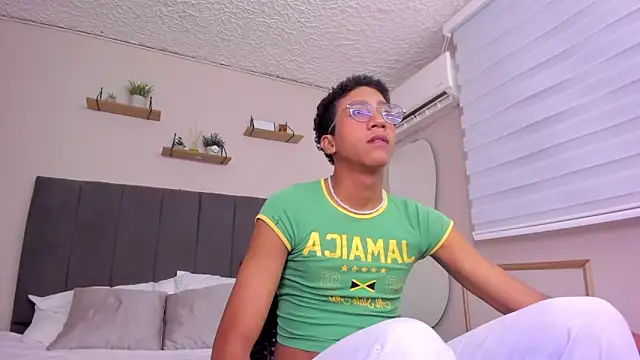 Snapshot of Danny_Twink20 chatting on 03-18-25, 09:32 Danny Twink20 online show from 03-18-25, 09:32