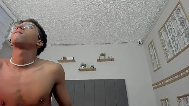 Snapshot of Danny_Twink20 chatting on 03-11-25, 06:08 Danny Twink20 online show from 03-11-25, 06:08