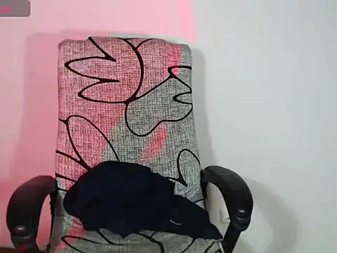 Hannah Kiim online show from 02-24-26, 05:08