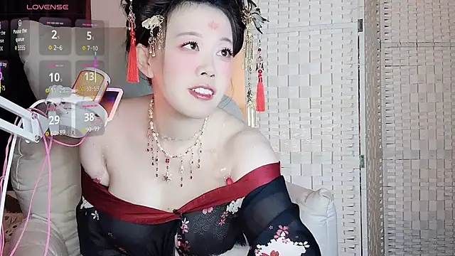 Snapshot of Cocobee chatting on 10-21-25, 03:55 Cocobee online show from 10-21-25, 03:55