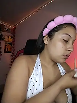 esmeralda jadees online show from 06-25-26, 08:58