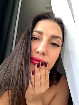 Snapshot of AleksandraRich chatting on 09-18-25, 03:31 AleksandraRich online show from 09-18-25, 03:31