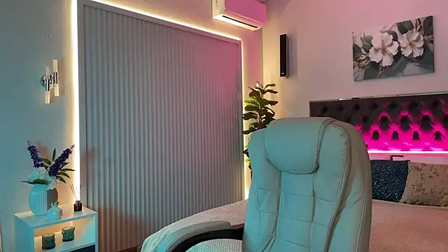  Vikky Moon  online show from 09-19-25, 01:20