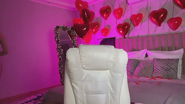 Snapshot of _Vikky_Moon_ chatting on 02-13-26, 12:43 Vikky Moon online show from 02-13-26, 12:43