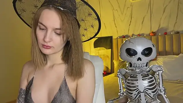  Vikky Moon  online show from 10-28-25, 12:44