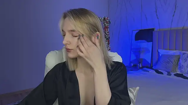  Vikky Moon  online show from 04-19-26, 12:55