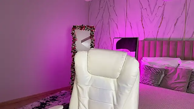  Vikky Moon  online show from 10-17-25, 01:09