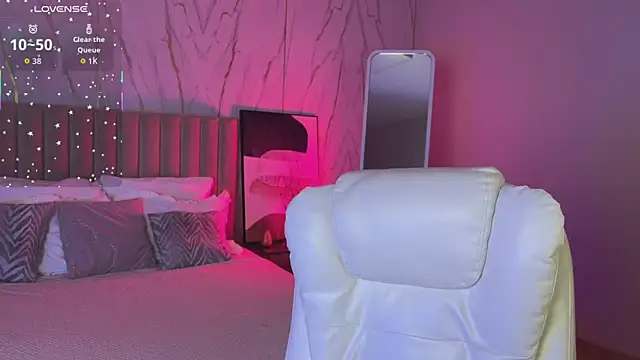  Vikky Moon  online show from 10-03-25, 12:25