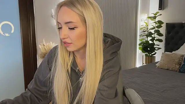 OhMyEmma online show from 03-30-26, 01:18