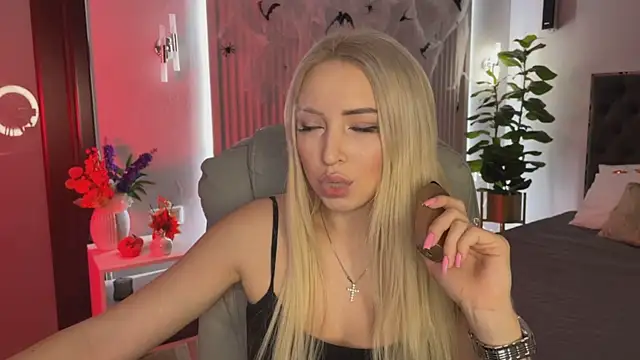 OhMyEmma online show from 10-25-25, 01:16