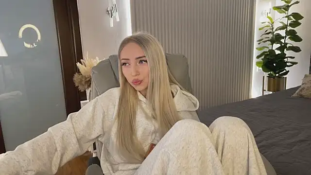 OhMyEmma online show from 03-11-26, 01:21