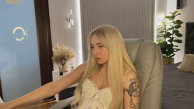 OhMyEmma online show from 04-04-26, 01:01