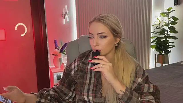 OhMyEmma online show from 11-11-25, 01:22