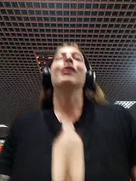 Snapshot of Bella_Gloria chatting on 09-16-25, 05:25 Bella Gloria online show from 09-16-25, 05:25