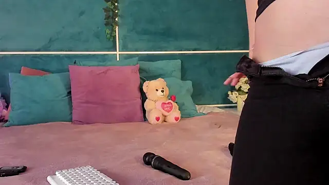 SunnyGlow online show from 10-28-25, 06:45