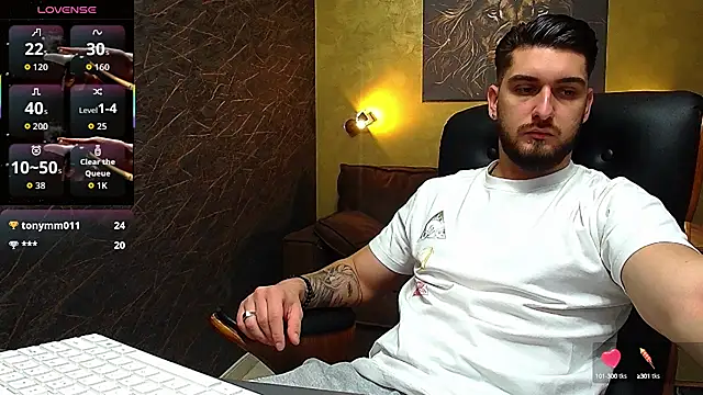 Snapshot of MatiasDean chatting on 10-13-25, 05:20 MatiasDean online show from 10-13-25, 05:20