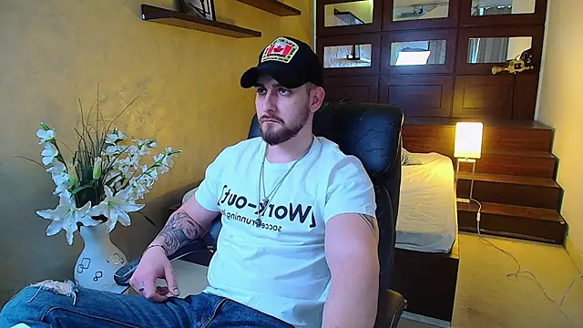 Snapshot of MatiasDean chatting on 03-14-25, 08:53 MatiasDean online show from 03-14-25, 08:53