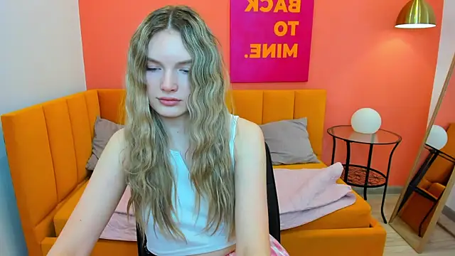 Snapshot of EvelineAmore chatting on 05-18-26, 08:41 EvelineAmore online show from 05-18-26, 08:41