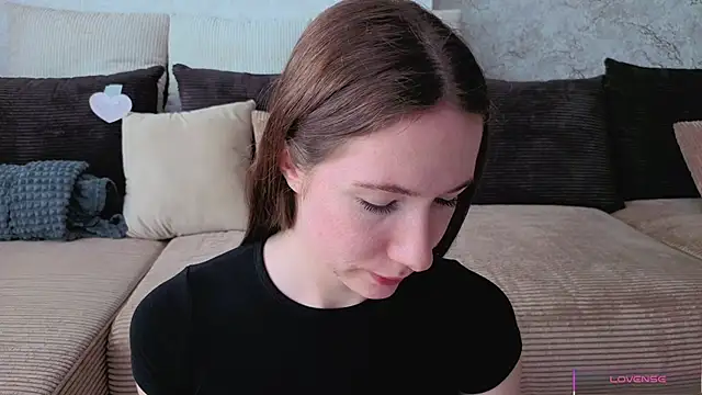 Kira mindnes online show from 05-18-26, 06:40