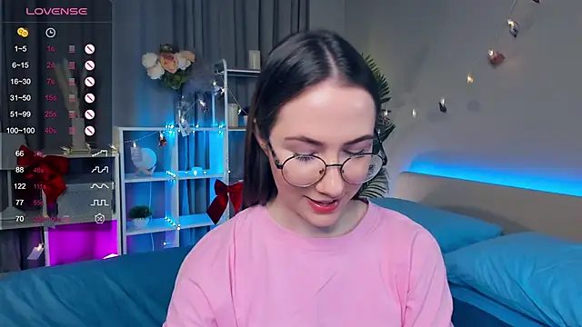 Kira mindnes online show from 03-20-25, 07:57