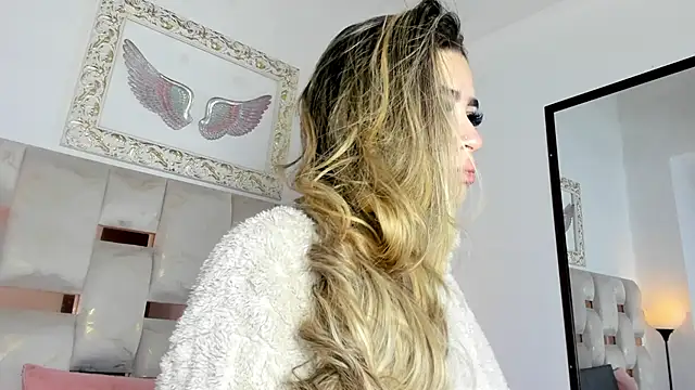 Lola Blondie online show from 11-24-25, 12:27