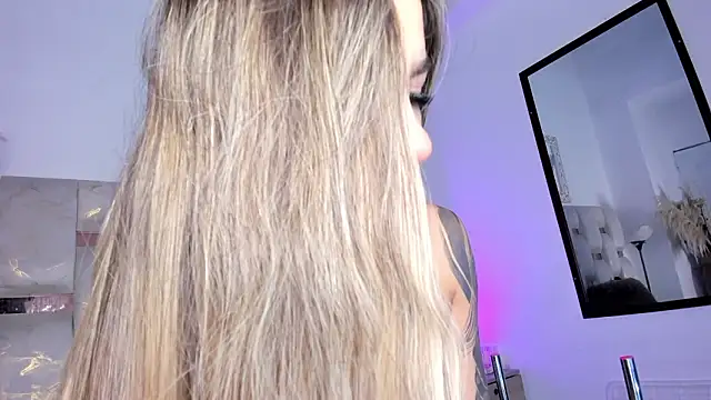 Lola Blondie online show from 02-05-26, 11:39