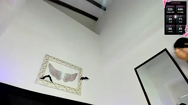 Lola Blondie online show from 10-15-25, 12:13