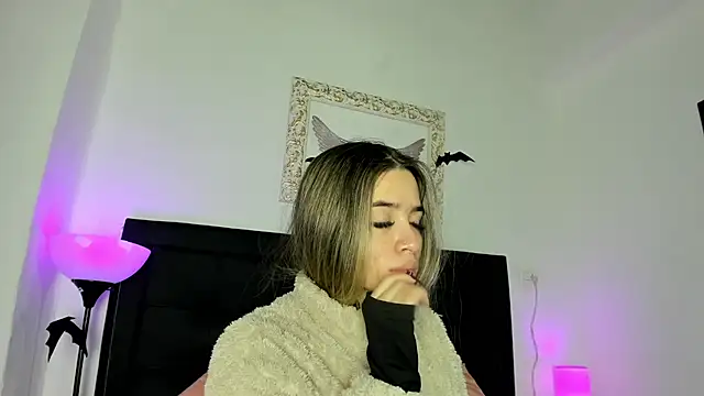 Lola Blondie online show from 11-04-25, 12:31