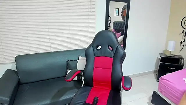  LiilyWong online show from 11-29-25, 07:08