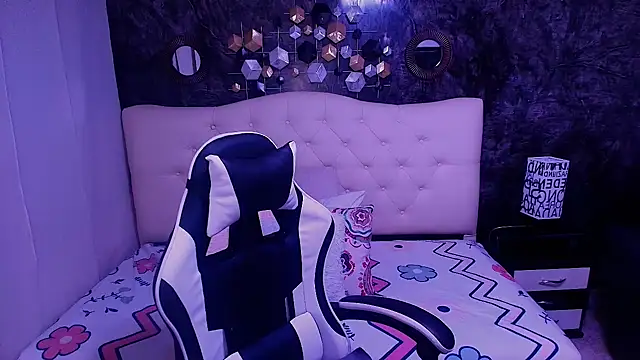  LiilyWong online show from 09-18-25, 05:10