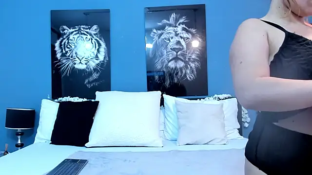 SophiaQueens online show from 11-20-25, 07:58