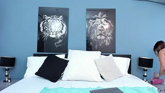 SophiaQueens online show from 12-22-25, 08:31