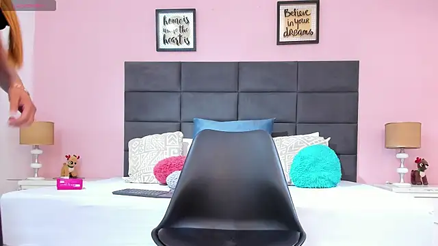 SophiaQueens online show from 10-18-25, 08:22