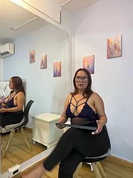 Snapshot of SophiaQueens chatting on 06-19-26, 09:09 SophiaQueens online show from 06-19-26, 09:09