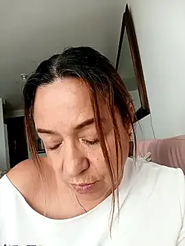 weet Evans    online show from 02-06-26, 04:36