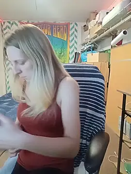 AlicePayne online show from 12-17-25, 02:05