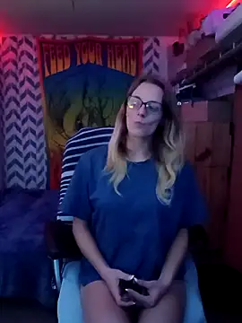 AlicePayne online show from 12-19-25, 04:49