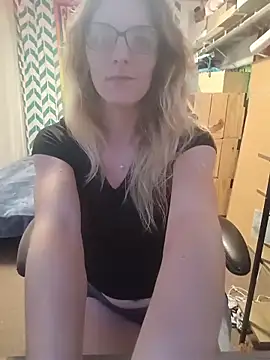 AlicePayne online show from 12-18-25, 01:55