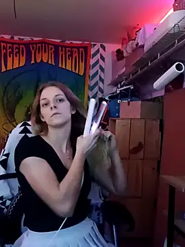 AlicePayne online show from 12-16-25, 04:17