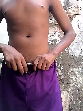 Snapshot of 2BigBlacxxx chatting on 02-21-26, 12:40 2BigBlacxxx online show from 02-21-26, 12:40