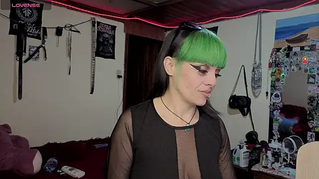 freyaa sorcerees online show from 12-17-25, 05:34