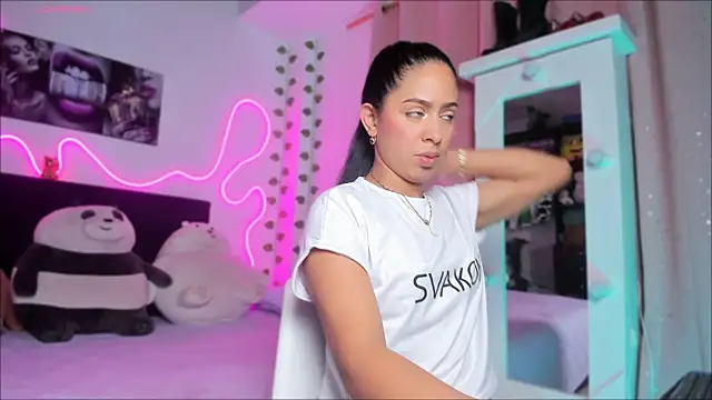 Vickysth online show from 10-19-25, 09:17