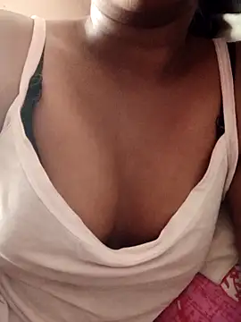 Snapshot of naughtyreva chatting on 03-18-25, 04:29 naughtyreva online show from 03-18-25, 04:29