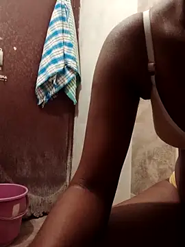 Snapshot of naughtyreva chatting on 03-19-25, 09:38 naughtyreva online show from 03-19-25, 09:38